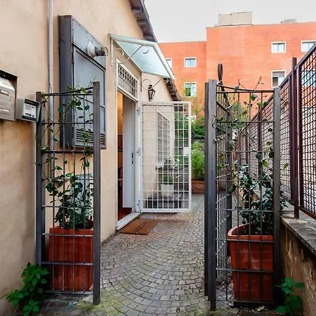 Ponte Milvio, Loft With Patio Tatil Evi *