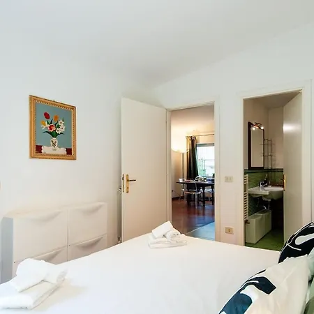 Ponte Milvio, Loft With Patio 펜션 로마